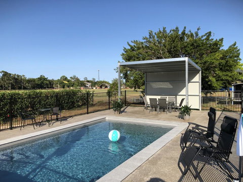 Tropical Retreat - Accommodation Redcliffe 2