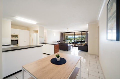 TROPICAL FAMILY ESCAPE FREE WIFI/NETFLIX - Accommodation Redcliffe 0