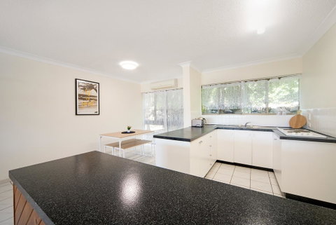 TROPICAL FAMILY ESCAPE FREE WIFI/NETFLIX - Accommodation Redcliffe 3