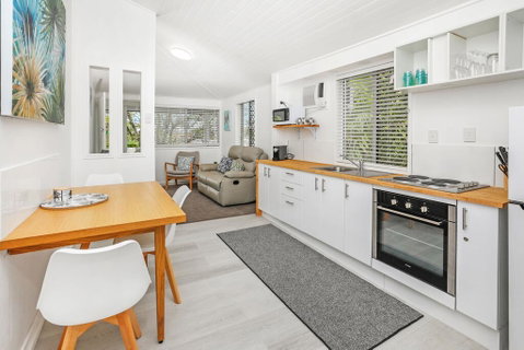 Tropical On McKenzie MK1 - Accommodation Redcliffe 2