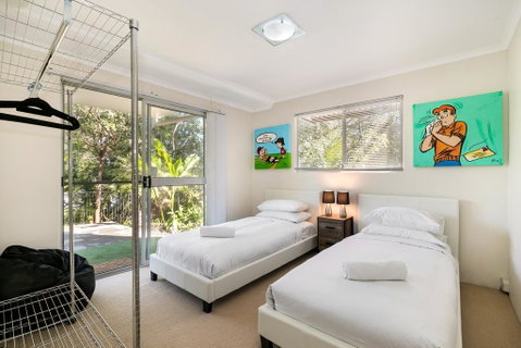 Tropical Townhouse With Two Courtyards And Pool - Accommodation Redcliffe 2