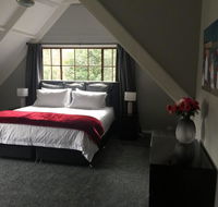 Tudor House - Large Family Home - Accommodation Redcliffe