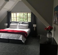 Tudor House - Large Family Home - Accommodation Redcliffe