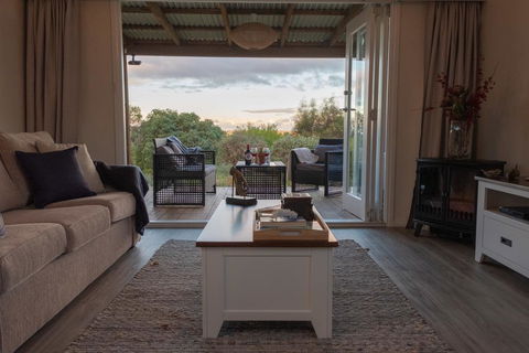 Tully Cottage B&B - Accommodation Redcliffe 0