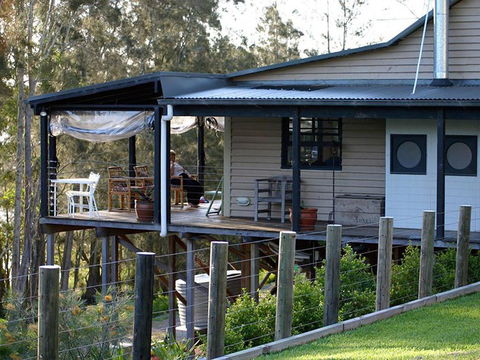 Tuppy's On The Lake - Accommodation Redcliffe 2