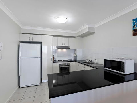Twin Shores 67 - Accommodation Redcliffe 1