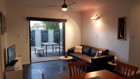 Two Bedroom Garden Apartment - Accommodation Redcliffe 1