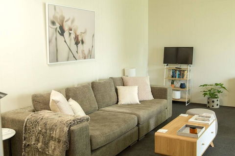 Two Bedroom Gem, Short Drive To MONA - Accommodation Redcliffe 0