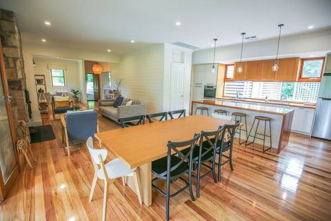 Two Oaks - Accommodation Redcliffe 1