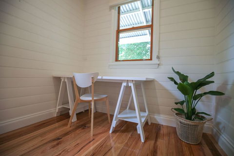 Two Oaks - Accommodation Redcliffe 3