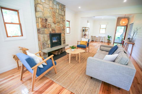 Two Oaks - Accommodation Redcliffe 0