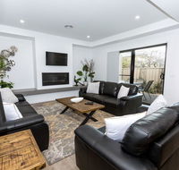 TWO TEN Sleeps 10 Luxury CBD Accommodation - Accommodation Redcliffe