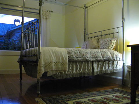 Twyford - Accommodation Redcliffe 0