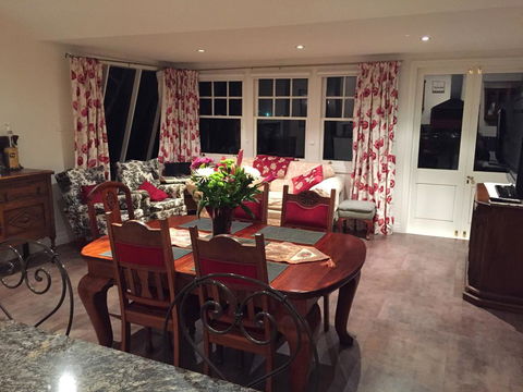 Twyford - Accommodation Redcliffe 2