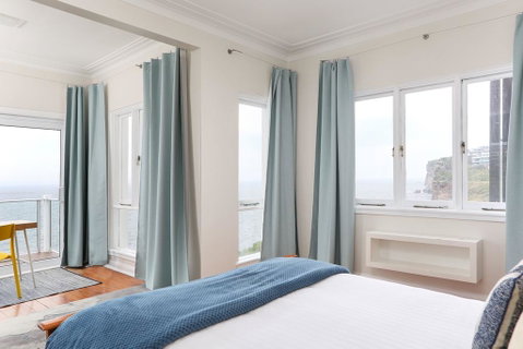 Unbelievable Clifftop Townhouse With Ocean Views - Accommodation Redcliffe 2