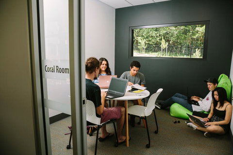 UniLodge John Grey Hall - Accommodation Redcliffe 2