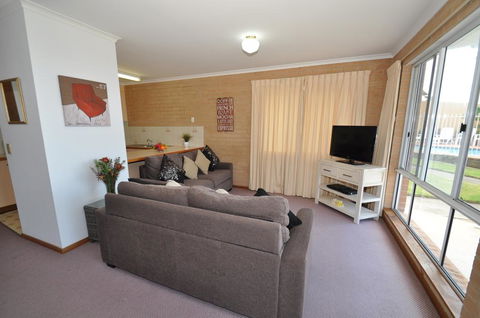 Unit 1, Countess Court - Accommodation Redcliffe 1
