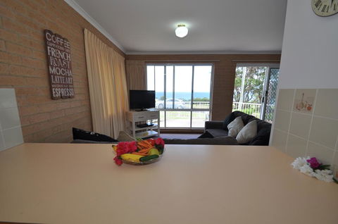 Unit 1, Countess Court - Accommodation Redcliffe 3