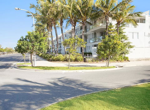 Unit 105 Plantation - Rainbow Beach, Plantation Resort, Second Floor, Aircon, Pool, Spa - Accommodation Redcliffe 0