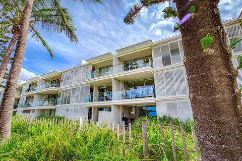 Unit 106 Plantation Resort - Rainbow Beach, Walk To Beach, Views, Aircon, Pool, Plantation Resort - Accommodation Redcliffe 2
