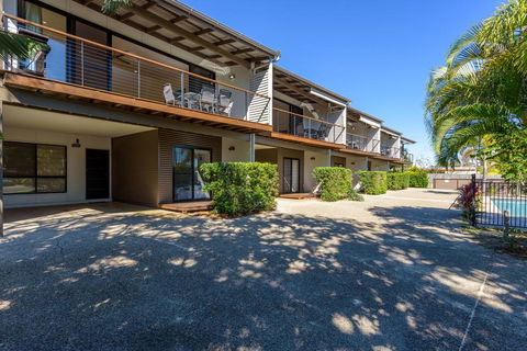 Unit 2 Rainbow Surf - Modern, Double Storey Townhouse With Large Shared Pool, Close To Beach And Shops - Accommodation Redcliffe 0