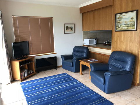 Unit 2, Ballingalla Apartments - Accommodation Redcliffe 2
