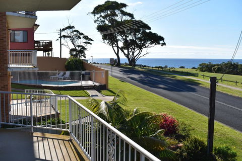 Unit 2, Ballingalla Apartments - Accommodation Redcliffe 0
