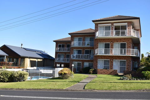 Unit 2, Ballingalla Apartments - Accommodation Redcliffe 1