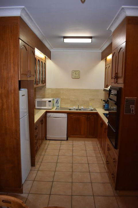 Unit 2, Ballingalla Apartments - Accommodation Redcliffe 3