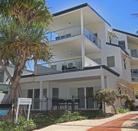Unit 2 Beach Gallery 9 Andrew Street Point Arkwright 500 BOND LINEN SUPPLIED - Accommodation Redcliffe
