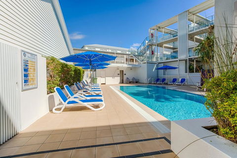 Unit 203 Plantation - Rainbow Beach, Plantation Resort Top Floor, Aircon, Free Wi-Fi - Accommodation Redcliffe 1
