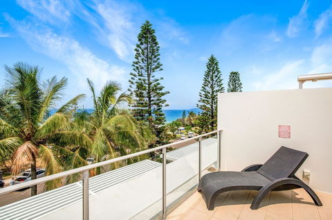 Unit 207 Plantation - Rainbow Beach, Ocean Facing - Plantation Resort Unit, Incredible Views, Top Floor - Accommodation Redcliffe 2