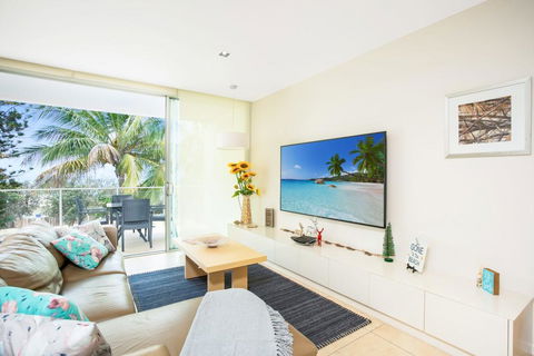 Unit 207 Plantation - Rainbow Beach, Ocean Facing - Plantation Resort Unit, Incredible Views, Top Floor - Accommodation Redcliffe 3
