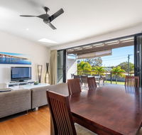 Unit 3 Rainbow Surf - Modern double storey townhouse with large shared pool close to beach and shop - Accommodation Redcliffe