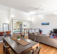Unit 4 Rainbow Surf - Modern double storey townhouse with large shared pool close to beach and shop - Accommodation Redcliffe