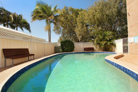Unit 7, Belander Court, 34 Perry Street Coolum Beach, AIR CONDITIONED, 400 BOND, LINEN SUPPLIED - Accommodation Redcliffe 3