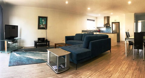 Unit 8 - Boardwalk - Accommodation Redcliffe 3