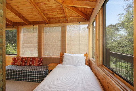 Until - Country Garden Setting - Accommodation Redcliffe 2