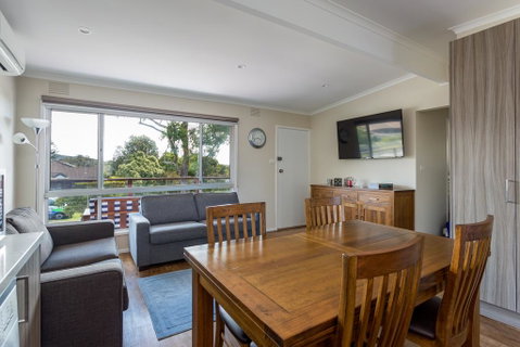 Upstairs Cottage On Beachurst - Accommodation Redcliffe 2