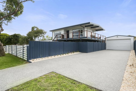 Upstairs Cottage On Beachurst - Accommodation Redcliffe 1