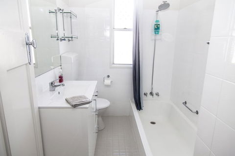 Urangan Harbour Cottage - Accommodation Redcliffe 3