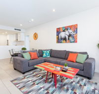 Urban Jungle Executive Apartment in Heart of CBD - Accommodation Redcliffe