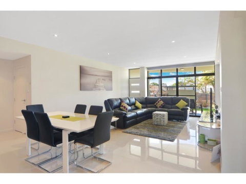 Utopia Apartment - Accommodation Redcliffe 1