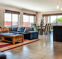 Valencia - Accommodation Redcliffe