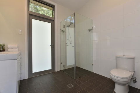 Valle Laguna - Accommodation Redcliffe 2