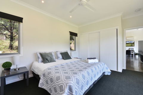 Valle Laguna - Accommodation Redcliffe 3