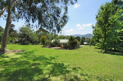 Valley Haven - 3 Bedrooms Close To The Village! - Accommodation Redcliffe 0
