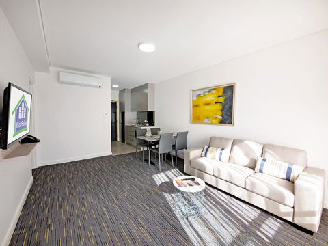 Value Suites Penrith - Accommodation Redcliffe 1