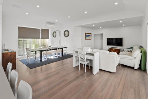 Vasse Manor - Accommodation Redcliffe 3