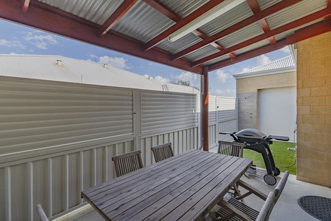 Vasse Manor - Accommodation Redcliffe 2